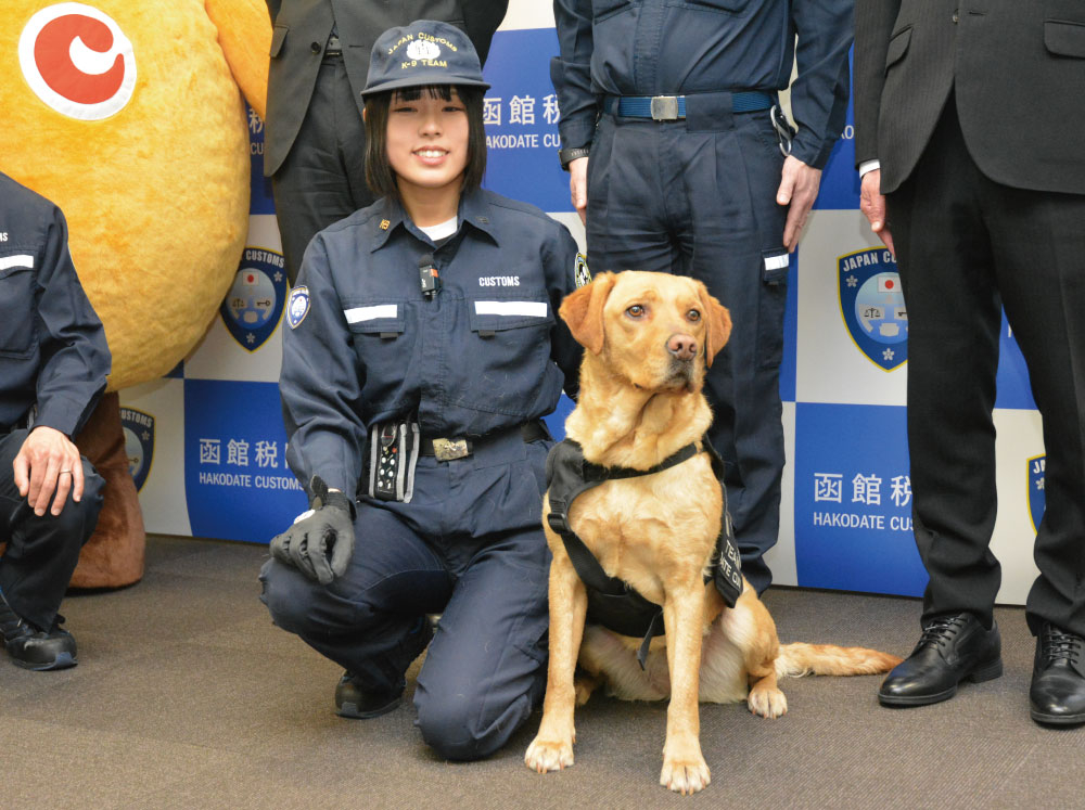 今月のよみもの：朝カフェ『悪だくみは許さない 麻薬探知犬デビュー』＆あささんぽみち『釧路でつなぐ父の志と新聞の未来』