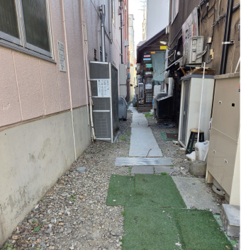 よみもの「北24条さんぽ　串揚げとにゃんこの小道」の見出し画像です