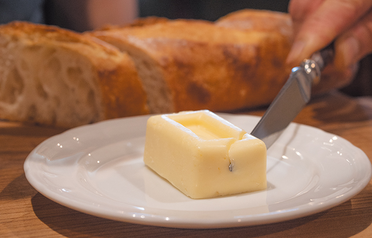 牛のミルクが原料の、希少なバター